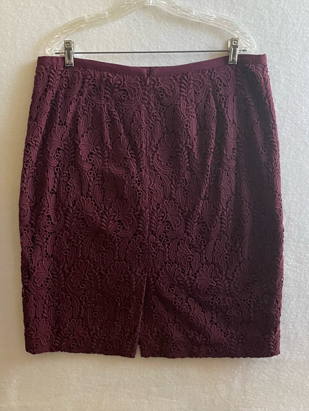 🌸Talbots Lace Burgundy Skirt with Back Zipper and Back Kick Pleat, size 16 - Picture 2 of 8